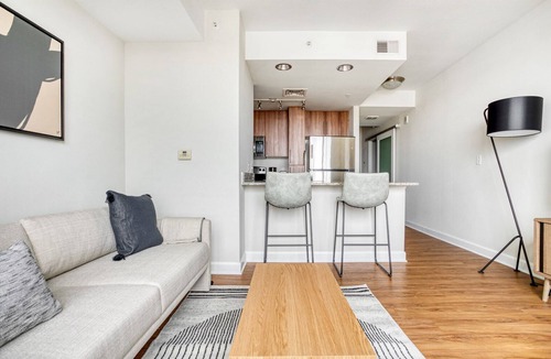 Shaw Apartment | Blueground | Shaw, rooftop pool, nr Howard Theatre