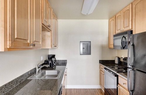 Mountain View Apartment | Blueground | Shoreline West, pool, nr Shoreline Park