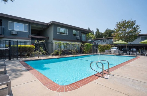 Mountain View Apartment | Blueground | Shoreline West, pool, nr Shoreline Park