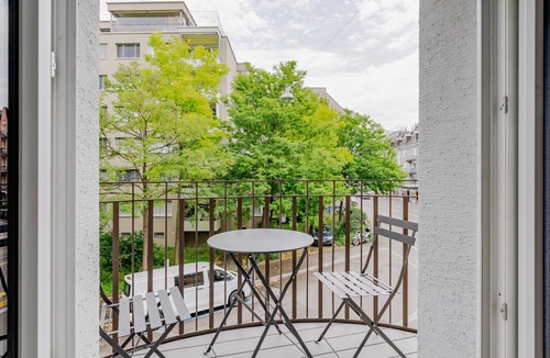 Sihlfeld Apartment | Blueground | Sihlfeld, balcony, nr Zürich Zoo