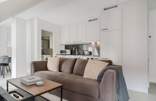 Sihlfeld Apartment | Blueground | Sihlfeld, washer/dryer, nr Zürich HB