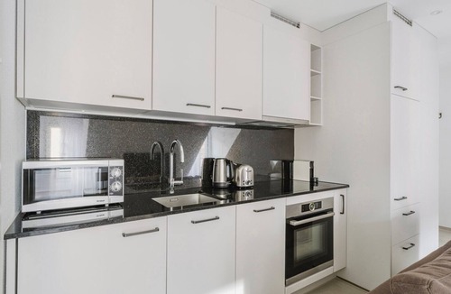 Sihlfeld Apartment | Blueground | Sihlfeld, washer/dryer, nr Zürich HB