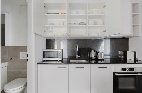 Sihlfeld Apartment | Blueground | Sihlfeld, washer/dryer, nr Zürich HB
