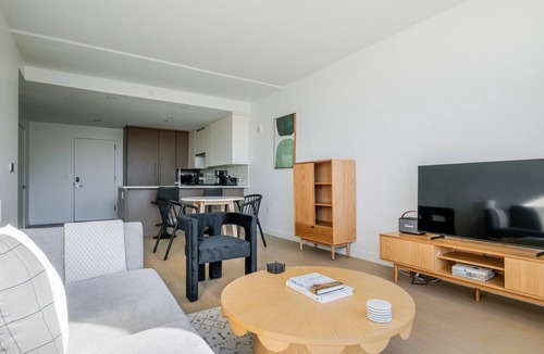 Shawmut Apartment | Blueground | South End, pool, nr Boston Common