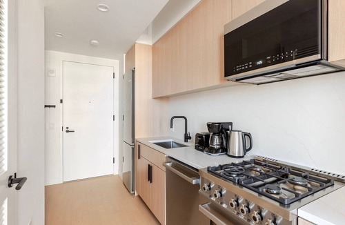 Williamsburg Apartment | Blueground | Southside, view, nr Brooklyn Bridge