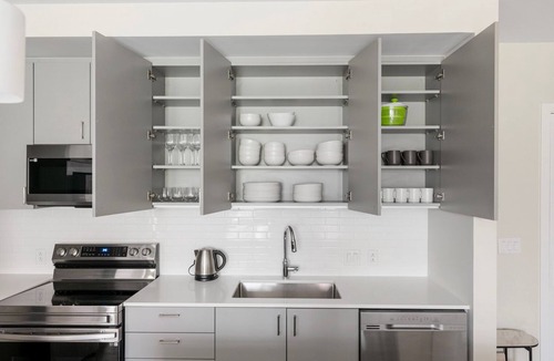 St. Elizabeth's Apartment | Blueground | St. Elizabeth's, balcony, nr Brighton Park