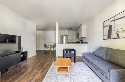 Sunnyvale Apartment | Blueground | Sunnyvale, pool, nr Murphy Park