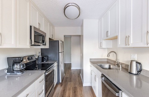 Sunnyvale West Apartment | Blueground | Sunnyvale West, pool, nr Baylands Park
