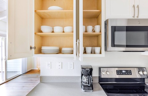 Sunnyvale West Apartment | Blueground | Sunnyvale West, pool, nr Baylands Park