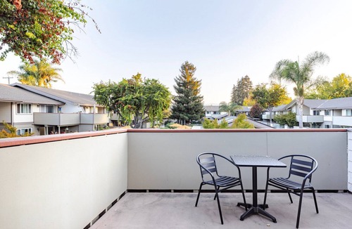 Sunnyvale West Apartment | Blueground | Sunnyvale West, pool, nr Baylands Park