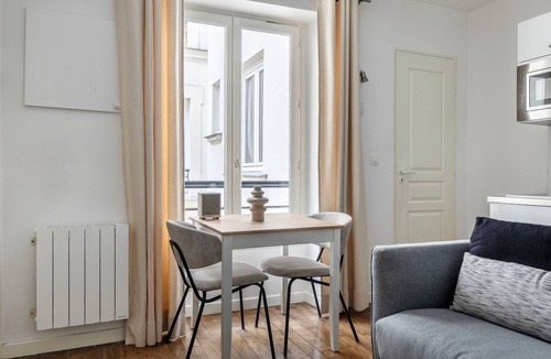 Chaillot Apartment | Blueground | Trocadéro, near Champs Elysées