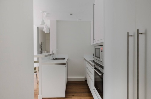Porte-Dauphine Apartment | Blueground | Trocadero, elevator & w/d, nr Eiffel