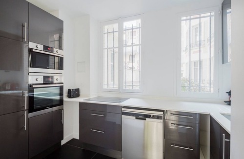 Porte-Dauphine Apartment | Blueground | Trocadero, elevator & w/d, nr Eiffel