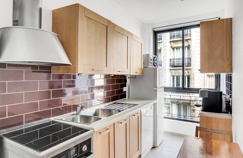 16th Arrondissement Apartment | Blueground | Trocadero, intercom, nr Champ de Mars