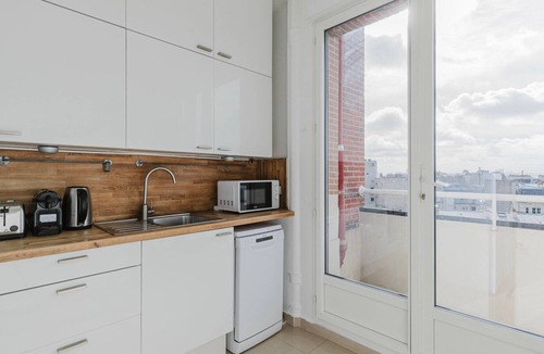 16th Arrondissement Apartment | Blueground | Trocadero, washer, nr embassies