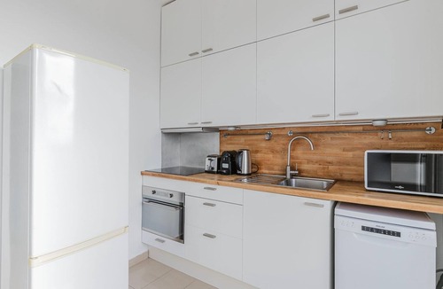 16th Arrondissement Apartment | Blueground | Trocadero, washer, nr embassies