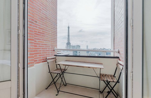 16th Arrondissement Apartment | Blueground | Trocadero, washer, nr embassies