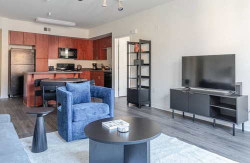 Union City Apartment | Blueground | Union City, pool, nr Don Castro Park