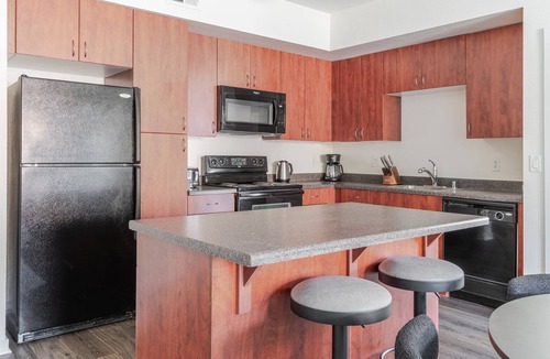 Union City Apartment | Blueground | Union City, pool, nr Don Castro Park