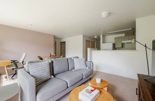 University District Apartment | Blueground | Univ Dist, pet area & elev, nr UW