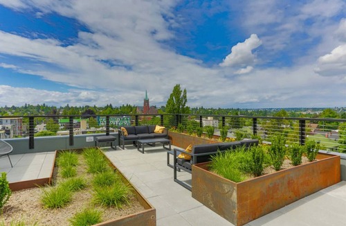 University District Apartment | Blueground | University Heights, rooftop, nr UW