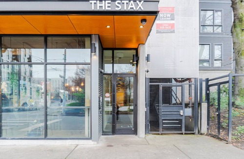 University District Apartment | Blueground | University Heights, rooftop, nr UW