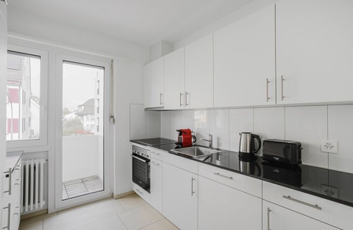 District 6 Apartment | Blueground | Unterstrass, washer, close to food
