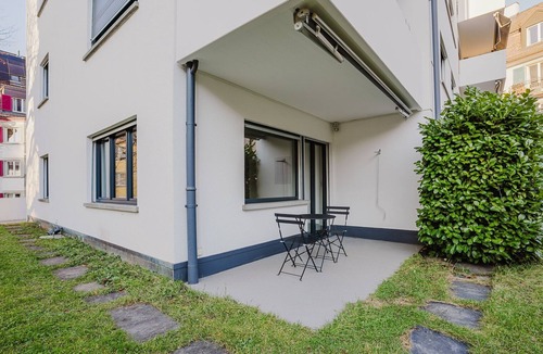 District 6 Apartment | Blueground | Unterstrass, balcony & washer