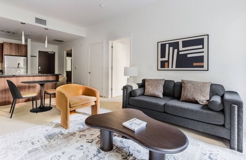 The Villas Apartment | Blueground | Valley Fair, jacuzzi, nr Plaza de Cesar Chavez