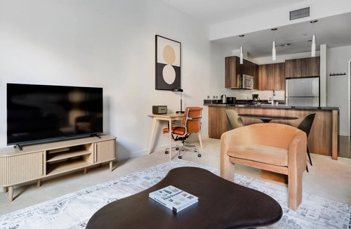 The Villas Apartment | Blueground | Valley Fair, jacuzzi, nr Plaza de Cesar Chavez