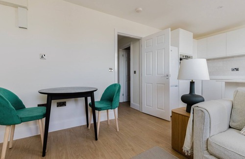 Vauxhall Apartment | Blueground | Vauxhall, near tube, shops & fitness
