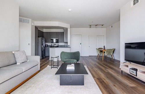 Marina del Rey Apartment | Blueground | Venice, pool & w/d, nr beach