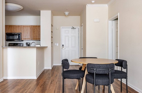 Marina del Rey Apartment | Blueground | Venice, pool & w/d, nr beach