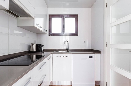Les Tres Torres Apartment | Blueground | Vila de Gràcia 2bd apartment