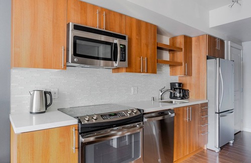 West Bellevue Apartment | Blueground | West Bellevue, balcony, nr Bellevue Park