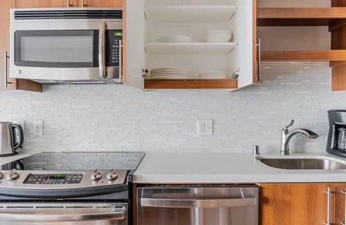 West Bellevue Apartment | Blueground | West Bellevue, balcony, nr Bellevue Park