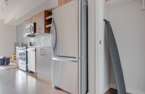 West Bellevue Apartment | Blueground | West Bellevue, balcony, nr Bellevue Park