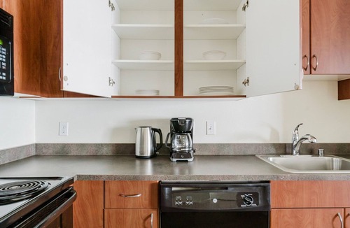 West Bellevue Apartment | Blueground | West Bellevue, rooftop, nr Bellevue Park