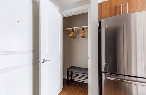 West Bellevue Apartment | Blueground | West Bellevue, w/d, nr park