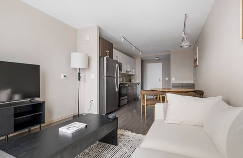 West End Apartment | Blueground | West End, rooftop, nr Boston Common