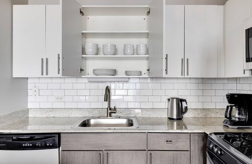 West Loop Gate Apartment | Blueground | West Loop Gate, rooftop, nr Union Park