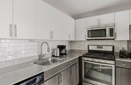 West Loop Gate Apartment | Blueground | West Loop Gate, rooftop, nr Millennium Park