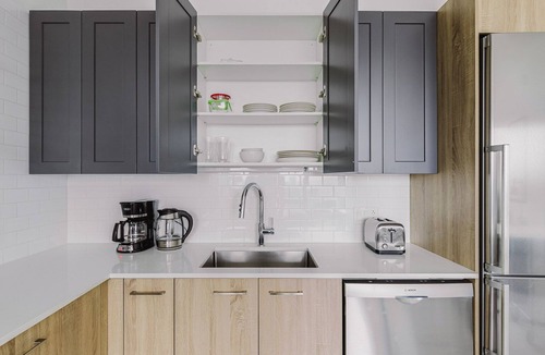 West Loop Apartment | Blueground | West Loop, pool & AC, nr Willis