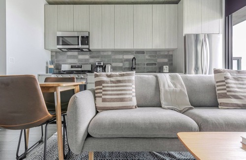 Near West Side Apartment | Blueground | West Loop, pool, nr Union Park
