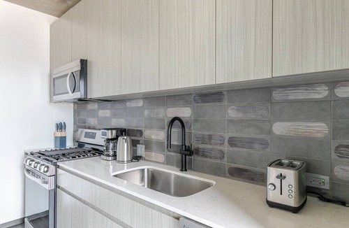 Near West Side Apartment | Blueground | West Loop, pool, nr Union Park