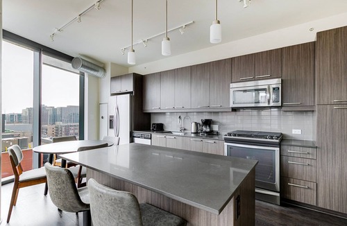 West Loop Apartment | Blueground | West Loop, pool, nr Millennium Park