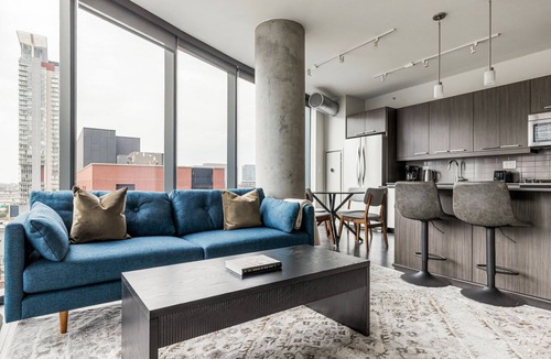 West Loop Apartment | Blueground | West Loop, pool, nr Grant Park