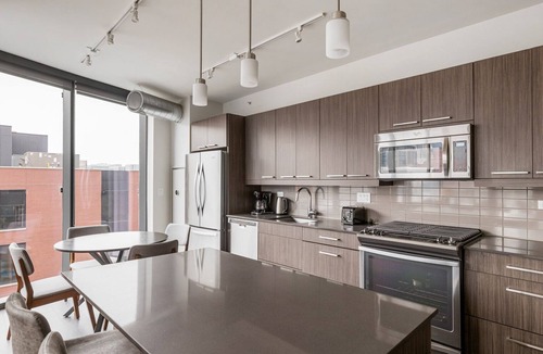 West Loop Apartment | Blueground | West Loop, pool, nr Grant Park