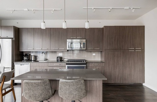 West Loop Apartment | Blueground | West Loop, pool, nr Grant Park