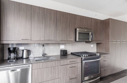 West Loop Apartment | Blueground | West Loop, pool, nr Grant Park